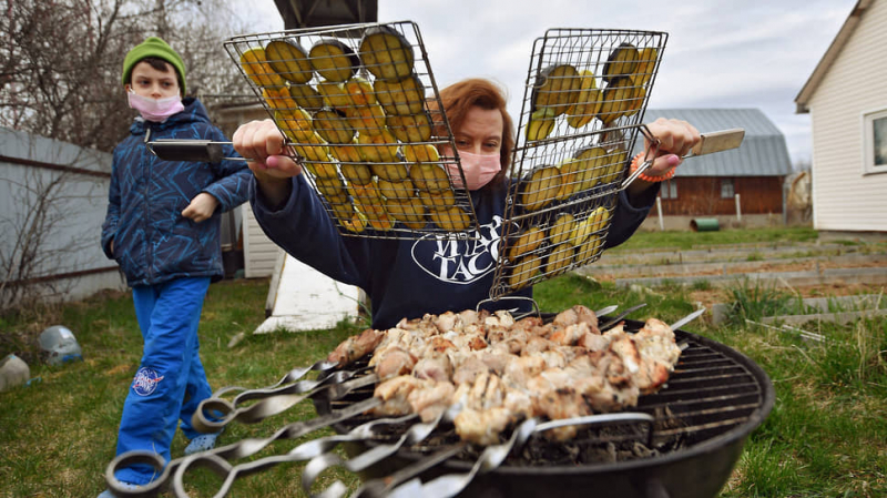 Мясо подгорает на мангале